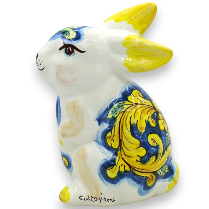 Coelho grande em pé, cerâmica Caltagirone, altura 20 x 14 cm aprox. decoração barroca e flor amarela - 