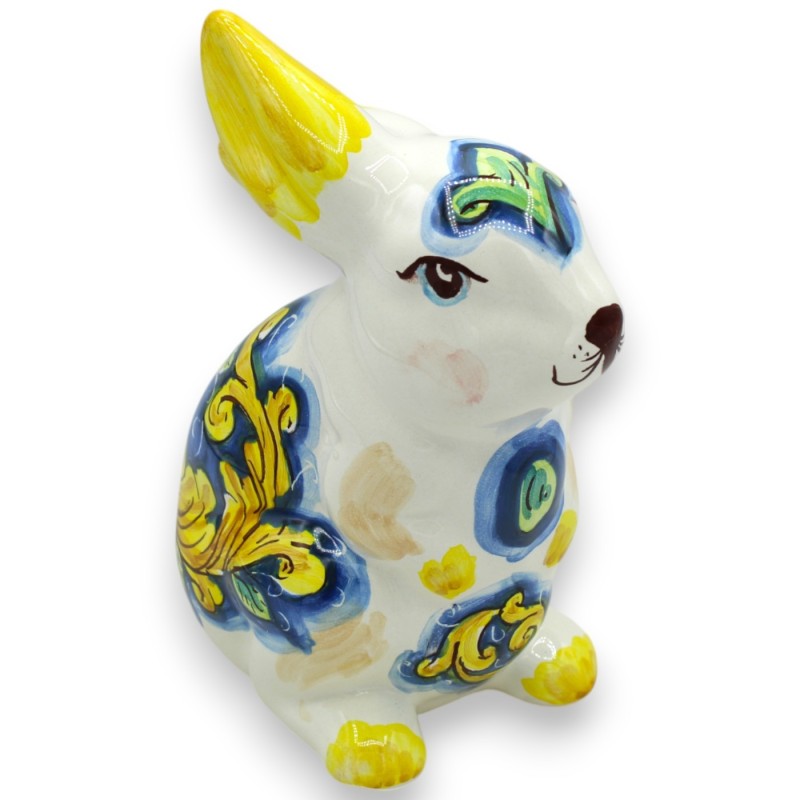 Groot staand konijn, Caltagirone keramiek, ca. h 20 x 14 cm barokke decoratie en gele bloem - 