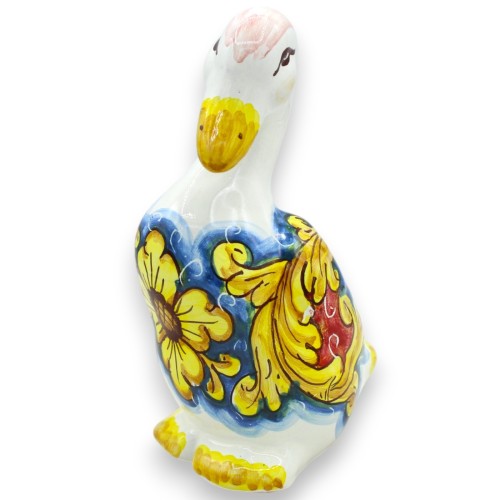 Ganso de cerâmica Caltagirone, altura 20 x 12 cm aprox. decoração barroca e flor amarela, fundo azul -  2