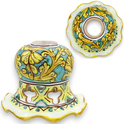 Lampa ścienna w kształcie dzwonka, ceramika Caltagirone, wys. ok. 12 x 16 cm. falisty i perforowany, dekoracja barokowa  2