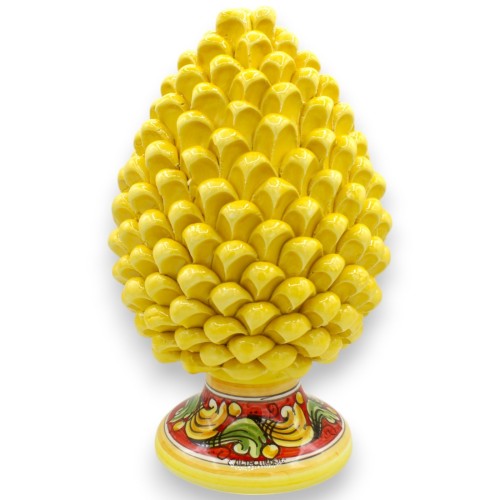 Pomme de pin sicilienne en céramique de Caltagirone, jaune - deux tailles (1 pièce) Tige à décor baroque, fond rouge - 