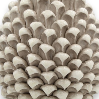 Pinha siciliana de cerâmica Caltagirone, branco antigo, 2 opções de tamanho (1 peça), decoração barroca, fundo azul anti