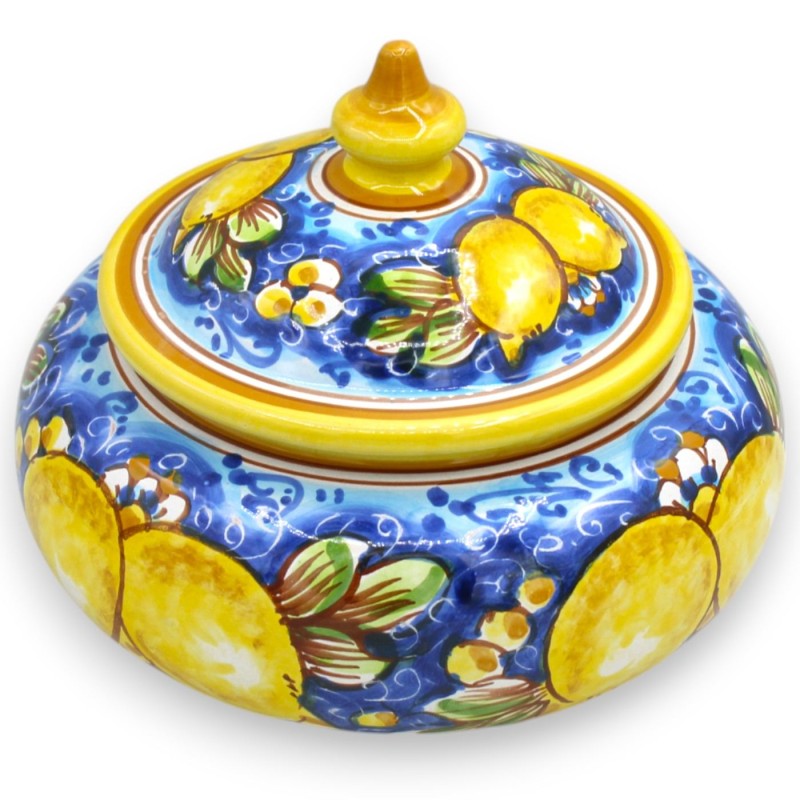 Keksdose oder Schmuckdose aus Caltagirone-Keramik, ca. Ø 22 x H 18 cm. Dekoration Zitronen und Blätter auf blauem Hinter