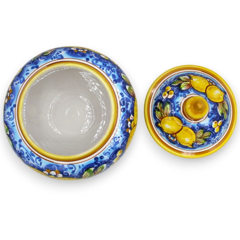 Keksdose oder Schmuckdose aus Caltagirone-Keramik, ca. Ø 22 x H 18 cm. Dekoration Zitronen und Blätter auf blauem Hinter