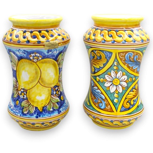 Vase Albarello, céramique de Caltagirone, h 26 x 15 cm environ. (1 pièce) Diverses décorations - 
