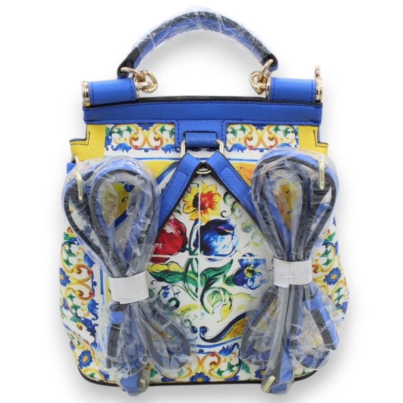 Mochila de ecopiel con asa, h 32 x 23 cm aprox. Decoración de mayólica siciliana y borde amarillo, fondo blanco. - 