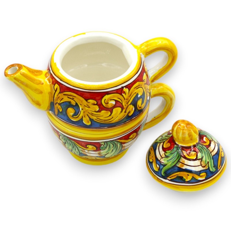 Teekanne aus drei Teilen, Caltagirone-Keramik, ca. 18 cm hoch. Barocke Dekoration, Blätter, blauer und roter Hintergrund