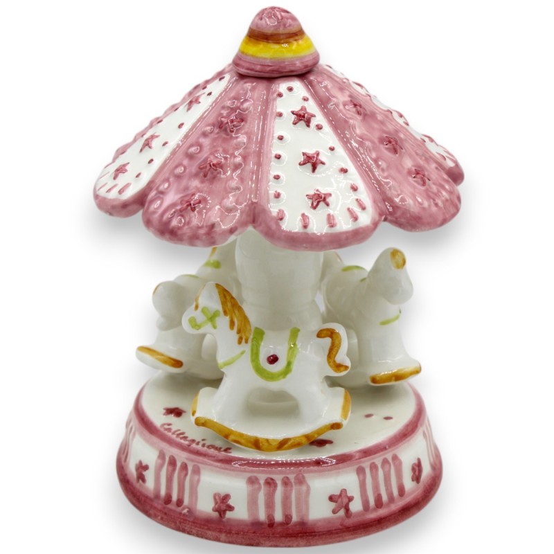 Karussell mit Schaukelpferden, Keramik aus Caltagirone, H. ca. 14 x 10 cm. Rosa und weißer Hintergrund - 