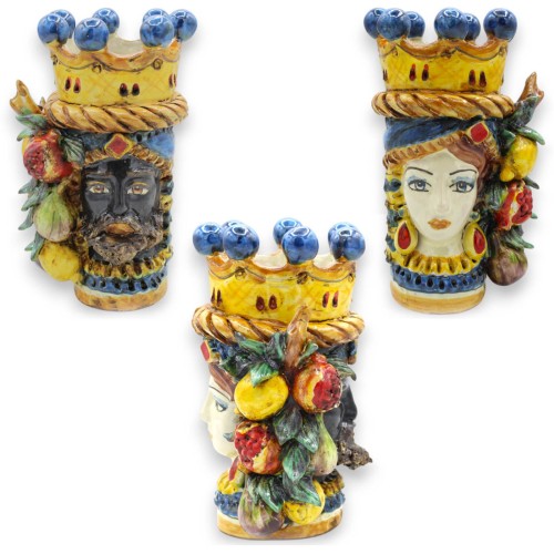 Janus Bifrons hoofd met twee gezichten in Caltagirone-keramiek, ca. h 18 cm. Kroon, vlecht en fruit, blauwe achtergrond.