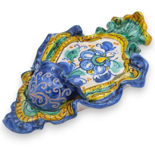 Pila de agua bendita de cerámica siciliana - h 23 x 14 cm aprox. Fondo azul, amarillo y verde, decoración floral MD4 -  2
