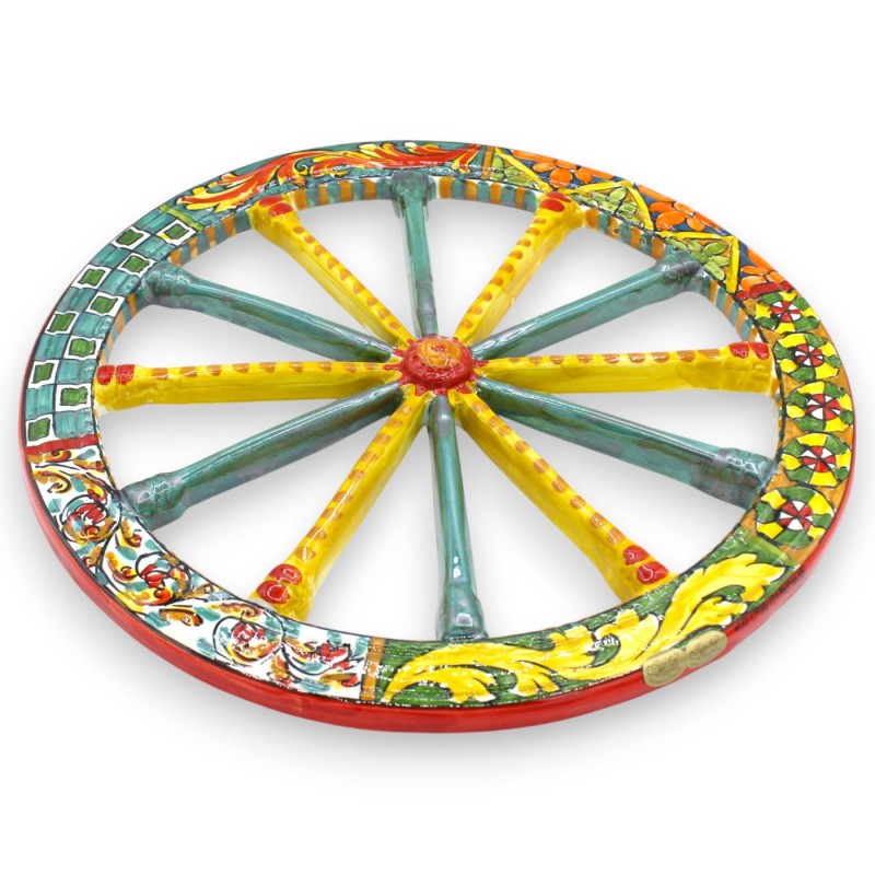 Sicilianskt vagnshjul i Caltagirone-keramik, Ø 40 cm ca. Flerdekoration på gul/grön bakgrund - 