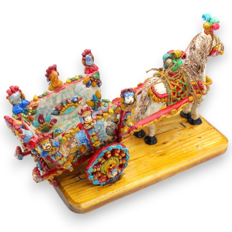 Carretto Siciliano con Cavallo, pregiata ceramica Siciliana, L 35 x h 23 cm ca. Su Base in Legno, interamente realizzato