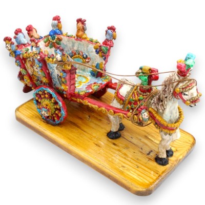 Carretto Siciliano con Cavallo, pregiata ceramica Siciliana, L 35 x h 23 cm ca. Su Base in Legno, interamente realizzato