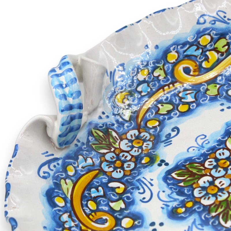 Centrotavola ceramica Caltagirone, smerlato con manici torchon, Ø 33 cm ca. decoro floreale, fondo Blu - 