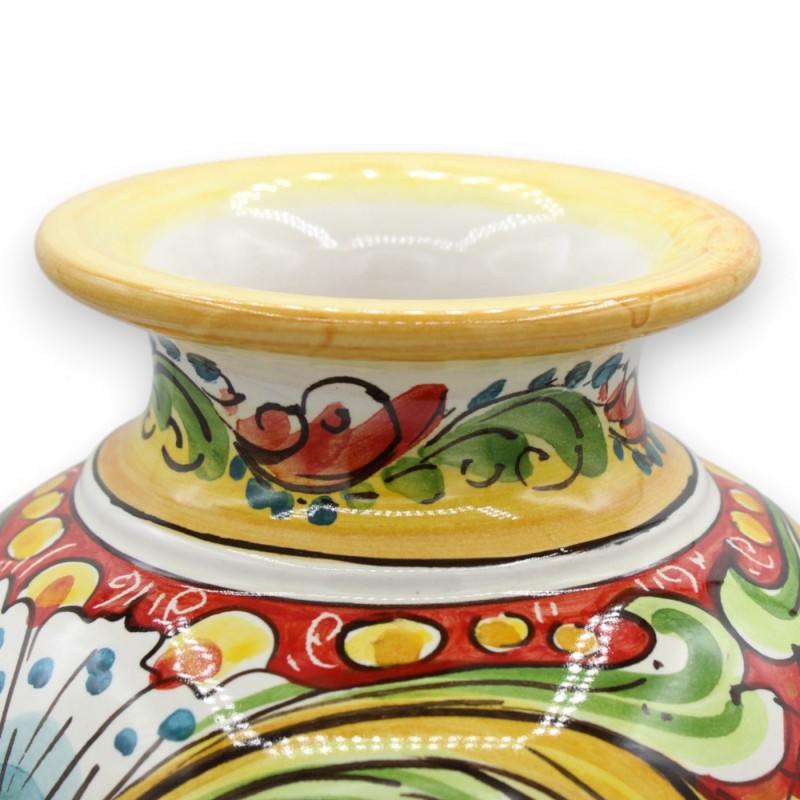 Wazon ceramiczny z Caltagirone, ok. 25 x 18 cm. Wielobarwnie zdobiony. MD1 - 