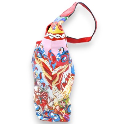 Bolso bandolera de piel sintética, aprox. 50 x 36 cm, decorado con motivos del Teatro de Títeres Siciliano, fondo rojo. 