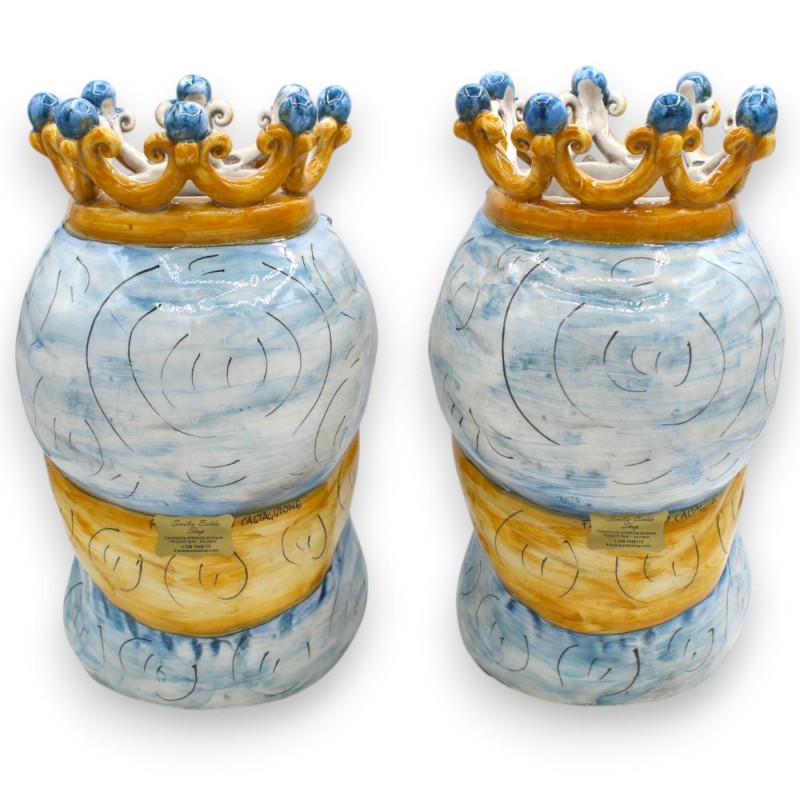 Cabezas moriscas sicilianas, aprox. 25 cm de altura (par), cerámica de Caltagirone, con corona y hojas de acanto, Azul A