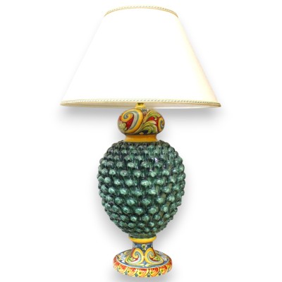 Kiefernzapfenlampe aus Caltagirone-Keramik, Höhe ca. 75 cm. Grünspan, mehrfarbiger Stiel und mehrfarbige Verzierung. - 