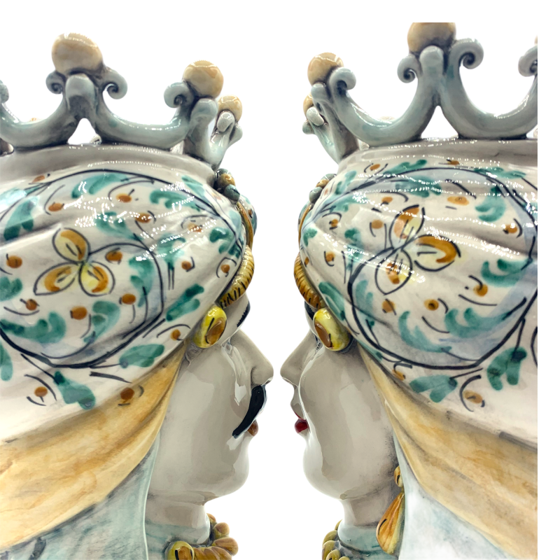 Paar maurische Köpfe mit Kronen aus Caltagirone – ca. 25 cm hoch. Klassische Krone mit grüner Verzierung aus dem 17. Jah