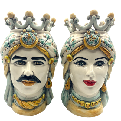 Paar Moorse koppen met kronen uit Caltagirone - ca. 25 cm hoog. Klassieke kroon met 17e-eeuwse groene decoratie. - 