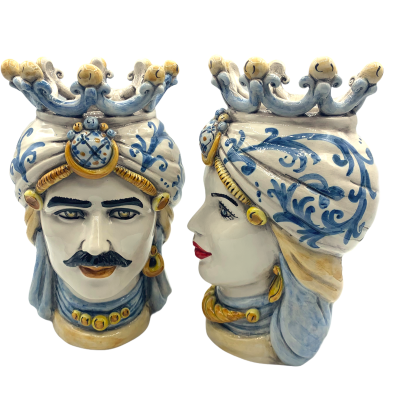 Paar dunkelbraune Caltagirone-Köpfe mit Krone – Höhe 25 cm. Klassische Krone mit blauer Verzierung - 