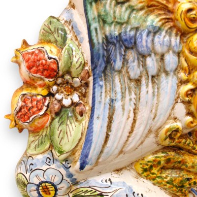 Riesige Trinacria aus Caltagirone-Keramik, ca. 62 cm hoch, Modell mit MD2-Frucht. - 