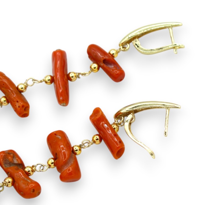 Gold-plated 925 silver earrings, approx. 8 cm high. Coral with a herringbone setting. - 