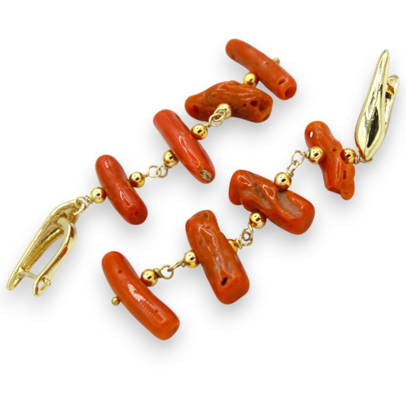 Gold-plated 925 silver earrings, approx. 8 cm high. Coral with a herringbone setting. - 