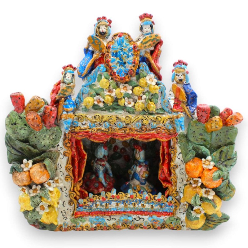 Théâtre de marionnettes sicilien, h 30 x 30 cm environ. Céramique sicilienne, enrichie d'applications tout autour. - 