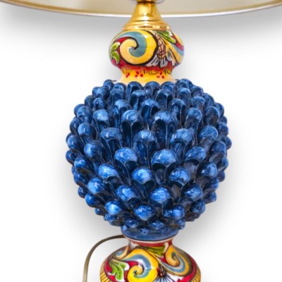 Caltagirone keramisk lampa i tallkotte, ca 50 x 30 cm. Antikblå, flerfärgad fot och mångdekoration. - 