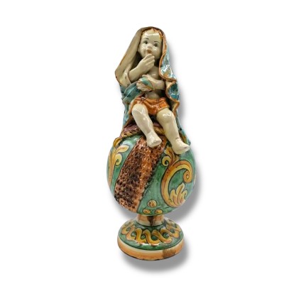 Putto sobre esfera en preciosa cerámica Caltagirone - esmalte antiguo opaco - color cardenillo - 