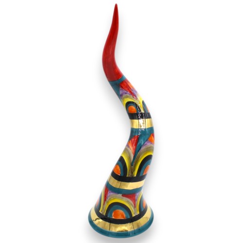 Caltagironehorn, ca 40 x 13 cm. Missondekor och 24k guldemalj. - 