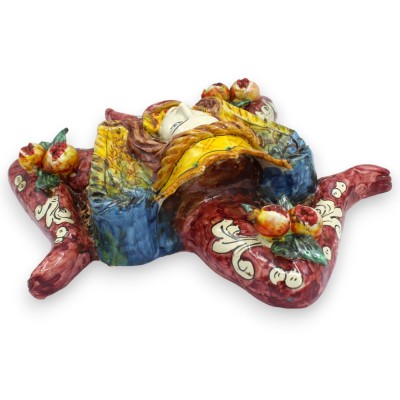 Caltagirone keramiek Trinacria, ca. 32 x 30 cm, Bordeaux achtergrond, met kroon- en granaatappeldecoraties
