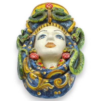 Cabeça de Medusa para decoração de parede, cerâmica Caltagirone. Figura mitológica, aprox. 30 cm de altura. Fundo azul. MD1