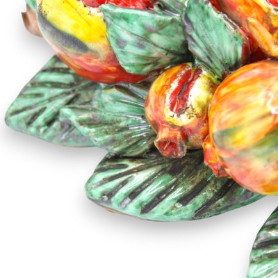 Hangende bundel granaatappels, van Caltagirone keramiek - h 32 x 14 x 10 cm ca.