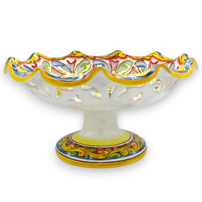 Fruit bowl centrepiece with scalloped...