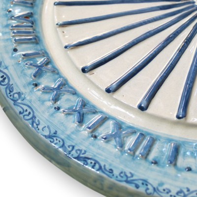 Ceramiczny zegar słoneczny Caltagirone, dwa rozmiary (1 szt.), zdobienia reliefowe ze słońcem i księżycem