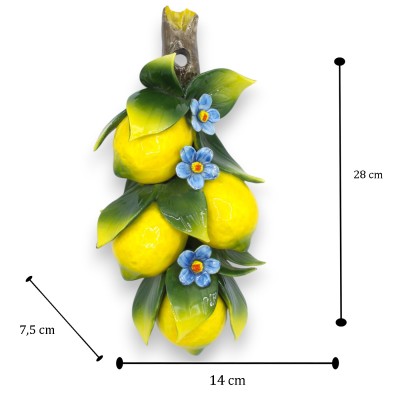 Bundel met 4 middelgrote citroenen en bloemapplicaties, ca. 28 x 14 cm. Fijne keramiek