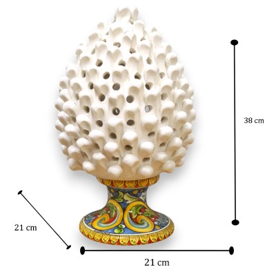 Keramik-Kiefernzapfenlampe aus Caltagirone, ca. 38 cm hoch. Weiß, Stiel mit mehrfarbiger Barockverzierung.