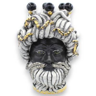Figuras mitológicas, Medusa o Tritón en cerámica de Caltagirone, aprox. 35 cm de alto (1 unidad). Esmalte de oro de 24 quilates.