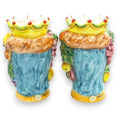 Cabeça de mouro siciliana, cerâmica de Caltagirone (par), aproximadamente 25 cm de altura. Coroa, frutas e medalhão MD1.