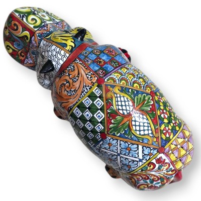 Hipopótamo gigante da série ÈLITE em cerâmica de Caltagirone, aproximadamente 70 x 30 cm. Decoração siciliana.
