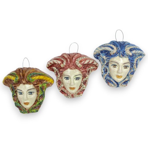 Figura mitológica suspensa, cerâmica de Caltagirone,...