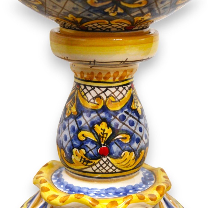 Lampe Empire ajourée et festonnée,...