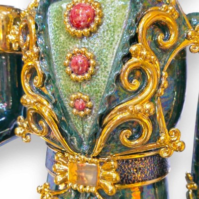 Soldat Casse-Noisette, céramique de Caltagirone, 100% fait main, env. 110 x 40 cm. Avec émail platine, nacre et or 24 carats.