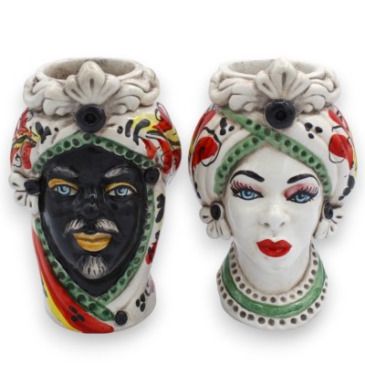 Cabeças mouras sicilianas (par), com aproximadamente 13/14 cm de altura, cerâmica de Caltagirone, com friso e decoração do sécul