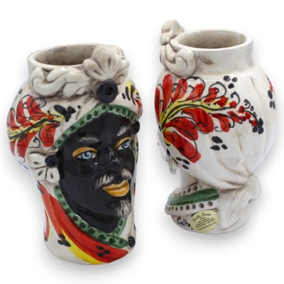 Cabeças mouras sicilianas (par), com aproximadamente 13/14 cm de altura, cerâmica de Caltagirone, com friso e decoração do sécul