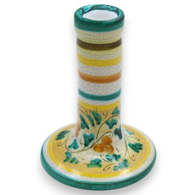 Castiçal em cerâmica siciliana fina, aproximadamente 12 x 10 cm. Decoração do século XVII e efeito craquelado.