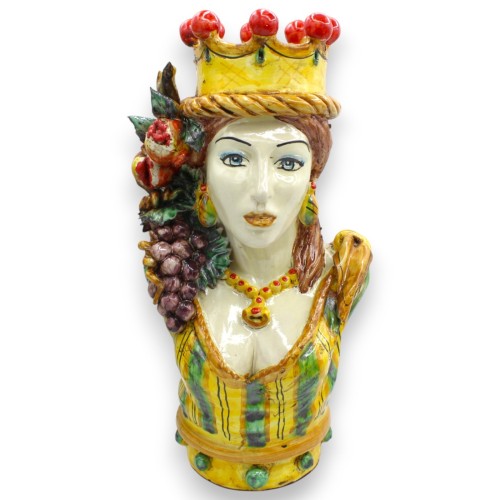 Buste à base ronde, céramique de Caltagirone, h 33 x 17 cm environ (1 unité), orné d'une couronne de raisins et de grenades.