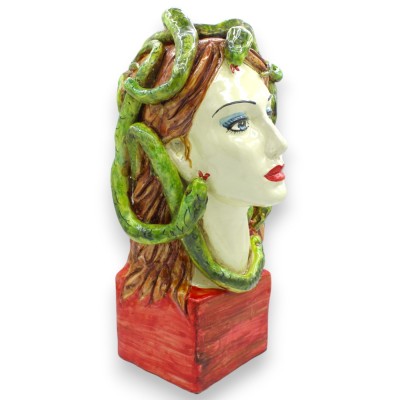 Cabeza de Medusa, figura mitológica, cerámica de Caltagirone, aprox. 38 cm de altura con base de busto cuadrada.